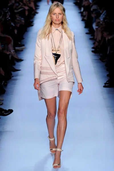 Look 7